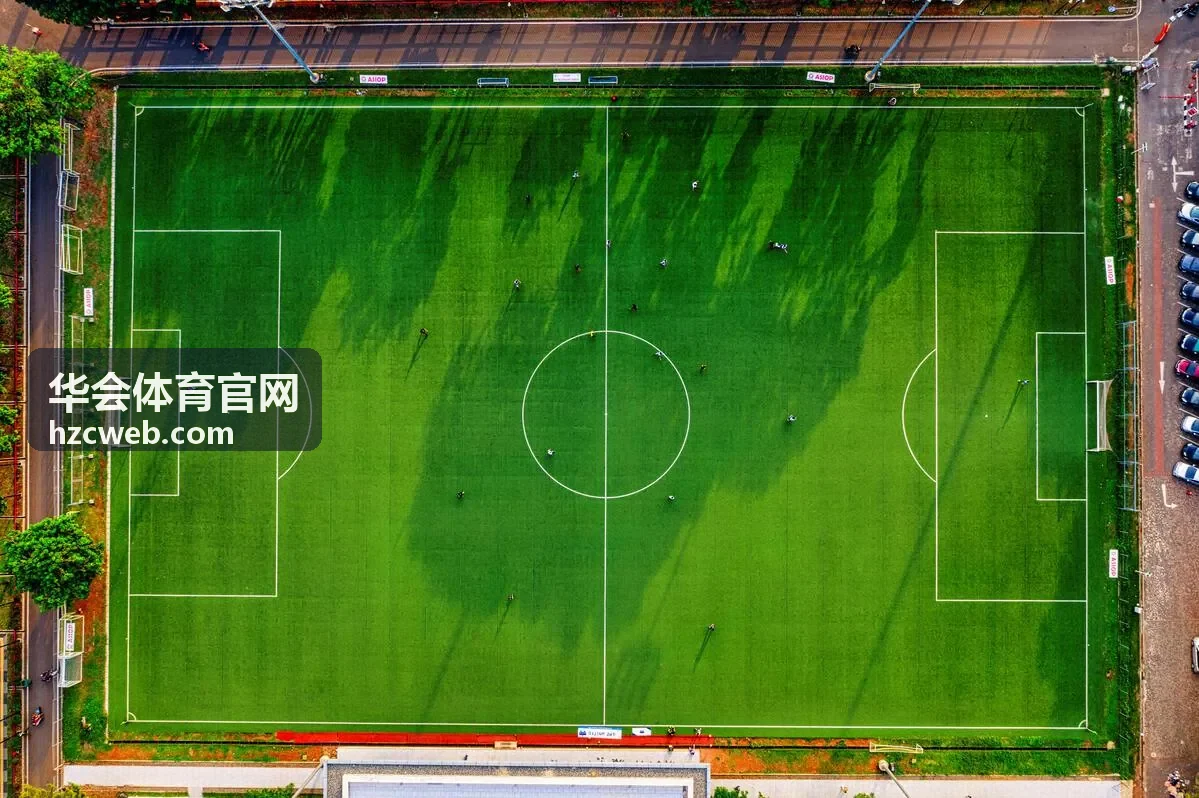 华会体育官网赛事裁判协调与成绩记录现场
